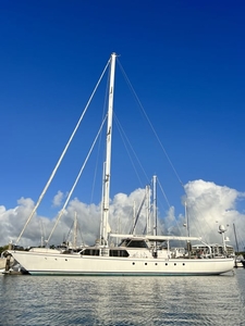 Yacht 29.7m sailing sloop