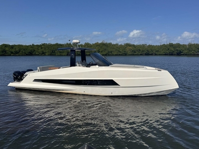 Astondoa 377 Coupe Outboard (powerboat) for sale