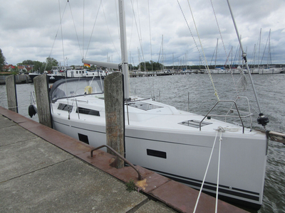 Hanse 388 (sailboat) for sale