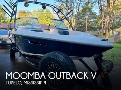 Moomba Outback V (powerboat) for sale