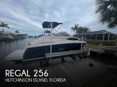Regal 256 (powerboat) for sale
