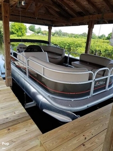 Sun Tracker Party Barge 18 DLX (powerboat) for sale