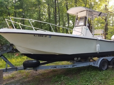 Boat 1987 Mako 23 Foot Center Console Powered By 200 Horse Power Evinrude Etec