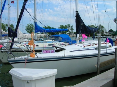 1986 Hunter 28.5 sailboat for sale in Ohio