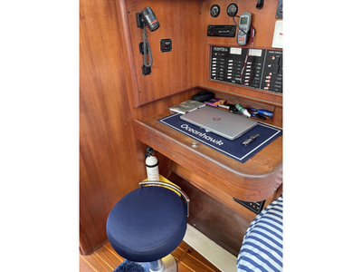 1996 Hunter 376 sailboat for sale in New York