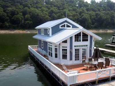 Inboard houseboat - 2 Story - Harbor Cottage Houseboats