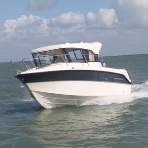 Outboard day fishing boat - 660 Weekend - Parker Poland - wheelhouse / 7-person max. / 6-person max.