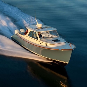 Outboard express cruiser - 35 - Hinckley - twin-engine / offshore racing / sundeck