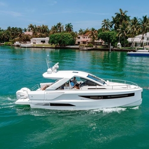 Outboard express cruiser - DB/37 OB - Jeanneau - Motorboats - twin-engine / hard-top / cruising