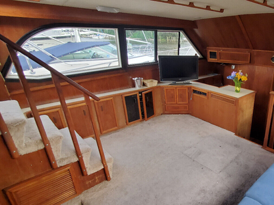 Egg Harbor Dual-Cabin+Salon+2 Bath. Lux Cruiser W Enclosed Flybridge HOME ON H2O