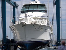 Hatteras Convertible Sport Fishing Yacht