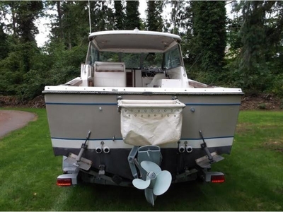 1985 Bayliner Trophy powerboat for sale in Oregon