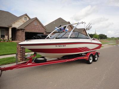 1990 Glastron Futura 205 powerboat for sale in Texas