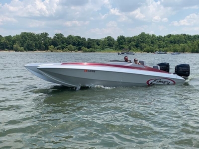 1992 skater 28 powerboat for sale in Illinois