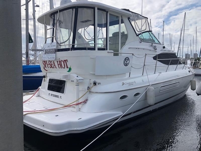 2001 Cruisers Yachts 4450 Express powerboat for sale in Florida