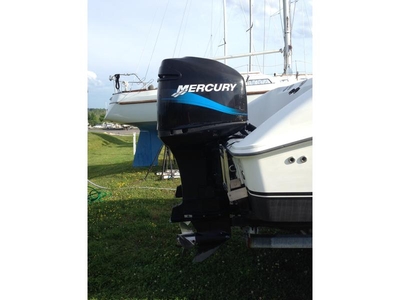 2003 Boston whaler Outrage 270 powerboat for sale in New York