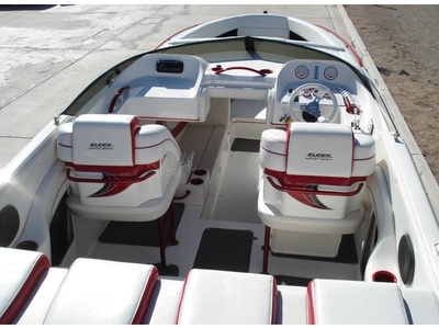 2004 SleekCraft Magic Heritage 30 powerboat for sale in California