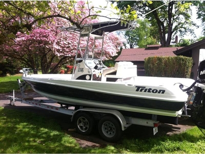 2010 Triton 220 Pro LTS powerboat for sale in Washington