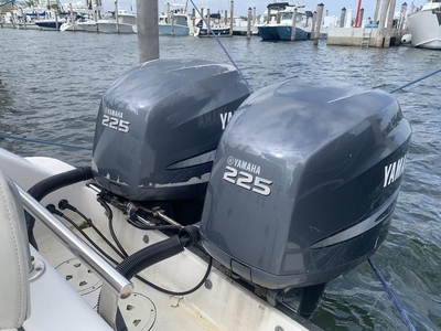 Robalo R265 powerboat for sale in Florida