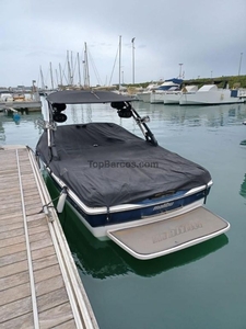 Malibu boats Wakesetter VLX