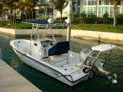 2001 Boston Whaler Dauntless powerboat for sale in Florida