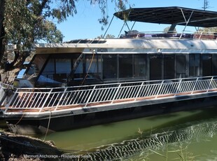 IMPRESSIVE TWO DECKED, FIVE BED SIX BATH HOUSEBOAT