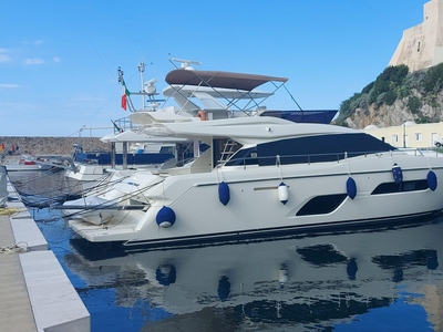 2019 Ferretti Yachts550