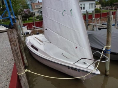 1986 MacGregor 22 sailboat for sale in Michigan