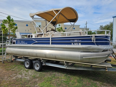 2017 Sun Tracker Fishin. Barge 22 DLX