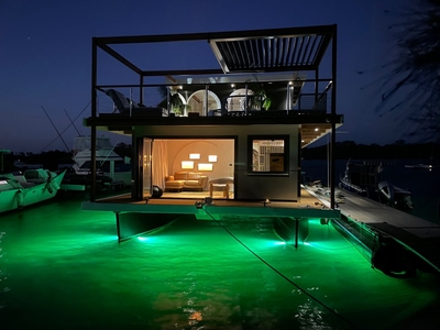 NEW New Houseboat
