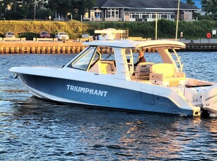 2021 Boston Whaler 38' 380 Realm