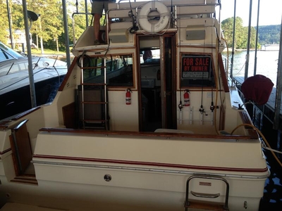 1985 Sea Ray 300 Sedan Bridge powerboat for sale in Alabama