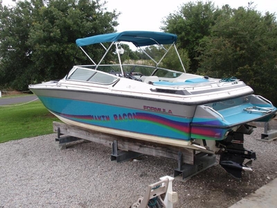 1988 Formula 242 LS powerboat for sale in North Carolina