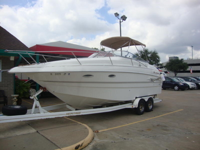 2000 larson Cabrio 254 powerboat for sale in Texas