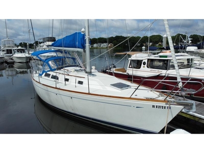 1988 CAL 33 hunt sailboat for sale in Rhode Island