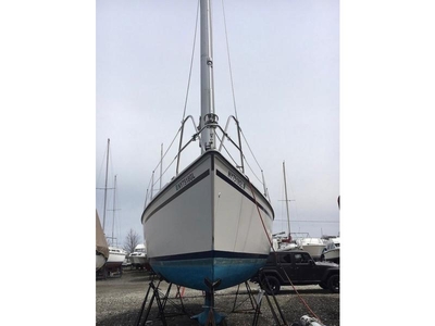 1991 Hunter 32 Vision sailboat for sale in New York