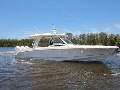 NEW BOSTON WHALER 350 REALM SIDE CONSOLE