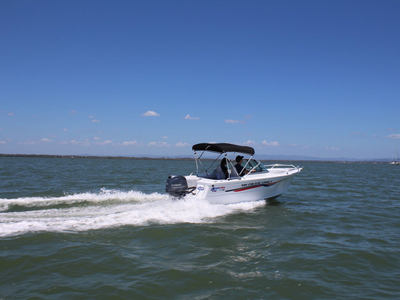 QUINTREX 481 CRUISEABOUT Our Pack 1 powered by the Yamaha T60 HP