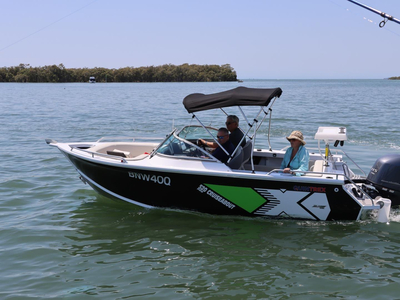 QUINTREX 520 CRUISEABOUT BOW RIDER OUR PACK 3 Powered by the F115 Yamaha EFI 4 Stroke