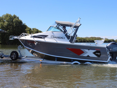 This New QUINTREX 610 TRIDENT F150 HP Pack 4