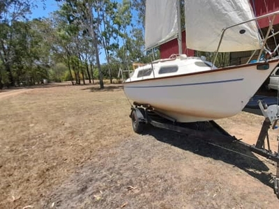 20ft trailer sailer with tender