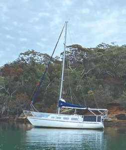 SAILING YACHT 30ft 1987 - Fully Electric, selling half share.