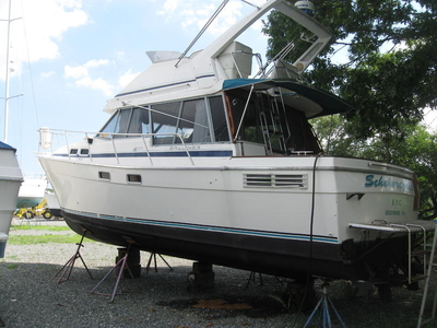 1988 Bayliner 3218 Flybridge Motoryacht powerboat for sale in Rhode Island