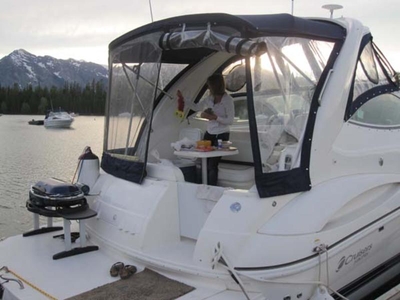 2006 Cruisers Yachts 300 Express powerboat for sale in Wyoming