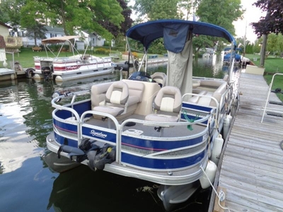 2016 Sun Tracker Fishin Barge 20 Pontoon powerboat for sale in Michigan