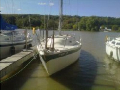 1975 Cal Yachts Cal 2-27 sailboat for sale in New York