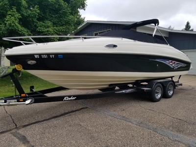 Rinker 232 Captiva Cuddy