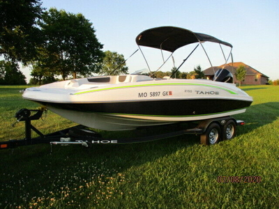 TAHOE 2150 DECKBOAT WITH MERCURY 200HP, TRAILER AND COVER