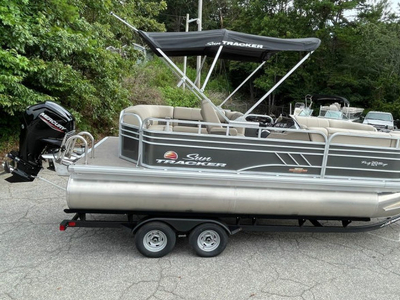 2023 Sun Tracker Party Barge® 20 DLX