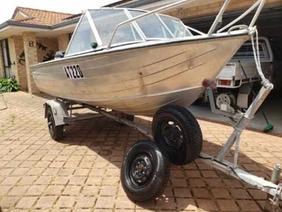 Savage runabout 4.3 boat
